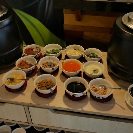 케오텔 푸르워커르토 호텔 푸르워케르토 외부 사진